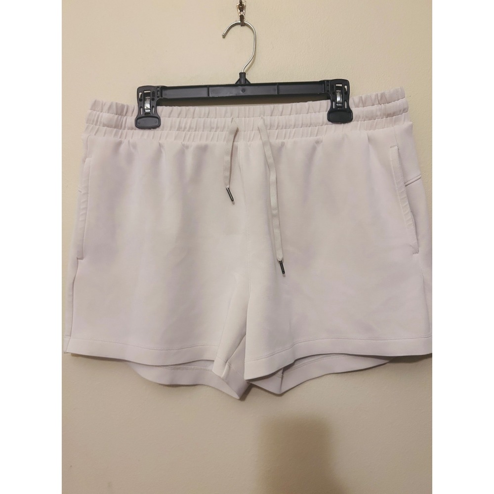 Member's Mark Luxe Short Women XL Cream Excellent Drawstring Athleisure Pockets
